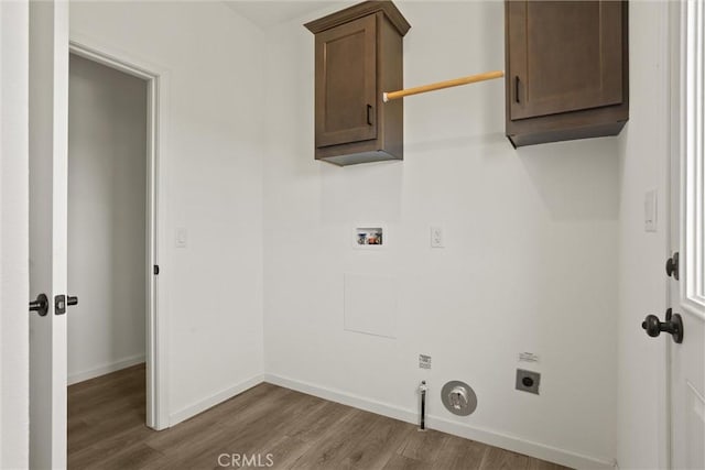 5560 Keith Rd, Paradise, CA 95969 - washroom featuring hookup for an electric dryer, hookup for a gas dryer, wood finished floors, baseboards, and washer hookup