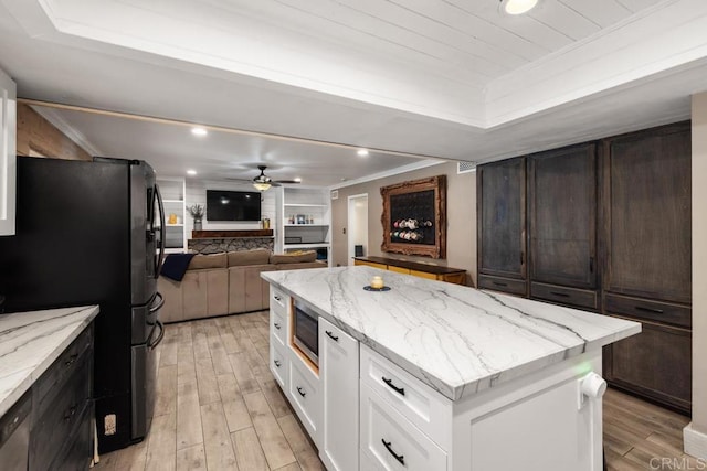 9739 Carta Ln, El Cajon, CA 92021 - kitchen featuring appliances with stainless steel finishes, open floor plan, light wood-style floors, a ceiling fan, and recessed lighting