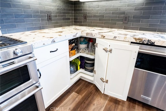 1534 Via Arroyo, Paso Robles, CA 93446 - kitchen with dark wood finished floors, stainless steel gas stove, decorative backsplash, and white cabinetry