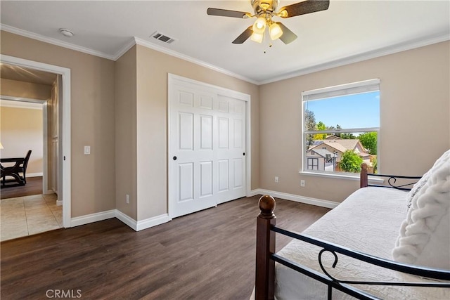 1534 Via Arroyo, Paso Robles, CA 93446 - bedroom with wood finished floors, baseboards, crown molding, a closet, and a ceiling fan
