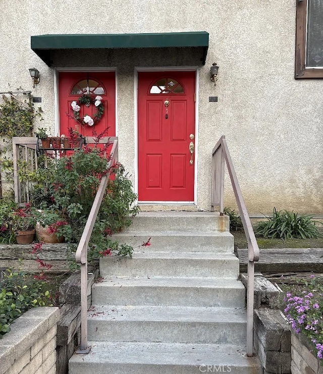 4660 Coldwater Canyon Ave Unit 4, Studio City, CA 91604 - view of exterior entry with stucco siding