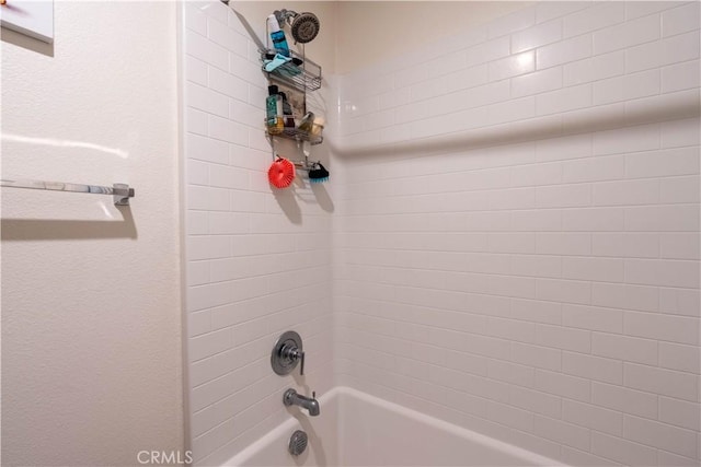 980 W Jasmine Way, Rialto, CA 92376 - full bath featuring shower / tub combination