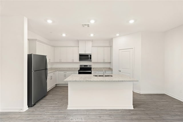42499 Aruba Ct, Indio, CA 92201 - kitchen with appliances with stainless steel finishes, a sink, an island with sink, white cabinets, and recessed lighting