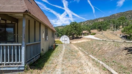 28921 Bear Valley Rd, Tehachapi, CA 93561 - view of side of property