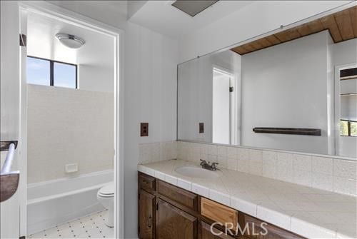 28921 Bear Valley Rd, Tehachapi, CA 93561 - bathroom featuring toilet, vanity, and backsplash