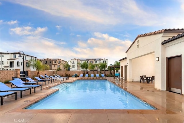 2317 W Broadway, Anaheim, CA 92804 - community pool with a residential view and a patio area