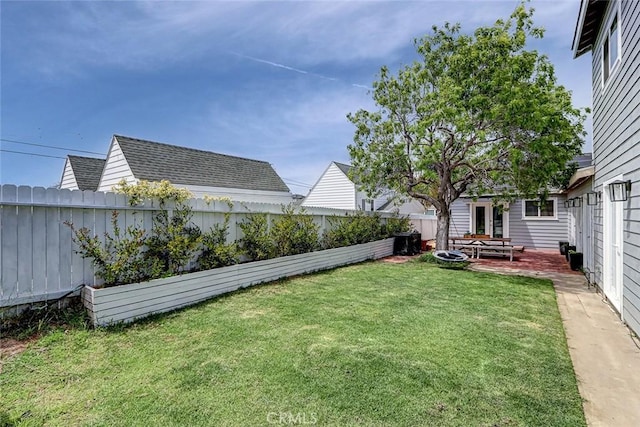 320 E Walnut Ave, El Segundo, CA 90245 - view of yard featuring a patio