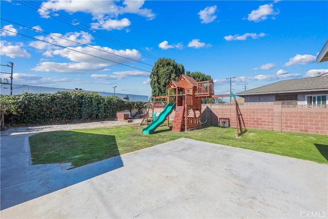 1840 W Southgate Ave, Fullerton, CA 92833 - view of playground with a patio