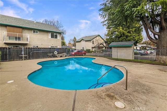 1125 Sheridan Ave Unit 68, Chico, CA 95926 - community pool with a patio and a residential view