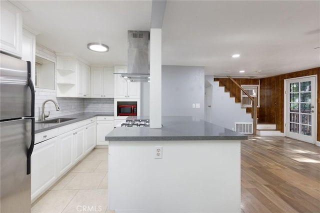 799 Fern Dr, Crestline, CA 92325 - kitchen featuring stainless steel refrigerator, a sink, island range hood, dark countertops, and a kitchen island