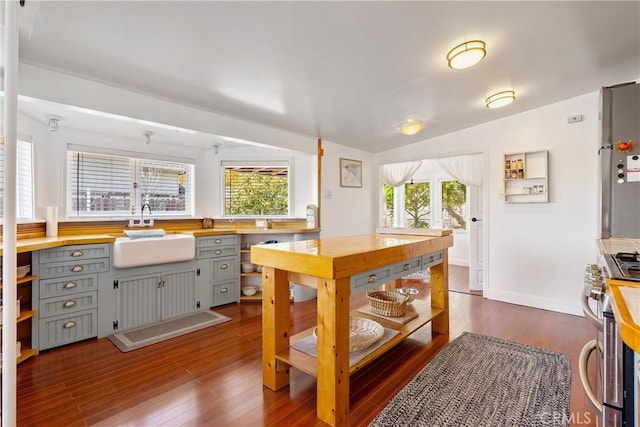 418 Tulare Ave, Morro Bay, CA 93442 - kitchen featuring a sink, gray cabinetry, stainless steel gas stove, dark wood finished floors, and healthy amount of natural light