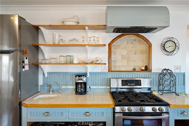 418 Tulare Ave, Morro Bay, CA 93442 - kitchen with stainless steel appliances, a sink, tile counters, extractor fan, and open shelves