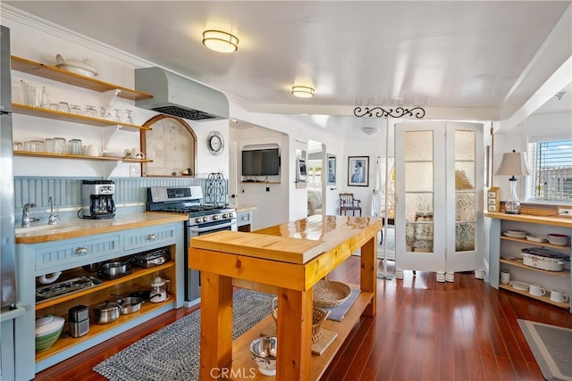 418 Tulare Ave, Morro Bay, CA 93442 - kitchen featuring stainless steel gas range, range hood, dark wood-style floors, light countertops, and open shelves