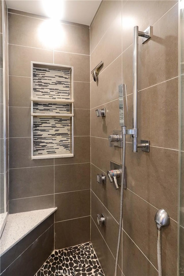 1023 W 186th St, Gardena, CA 90248 - bathroom with tiled shower