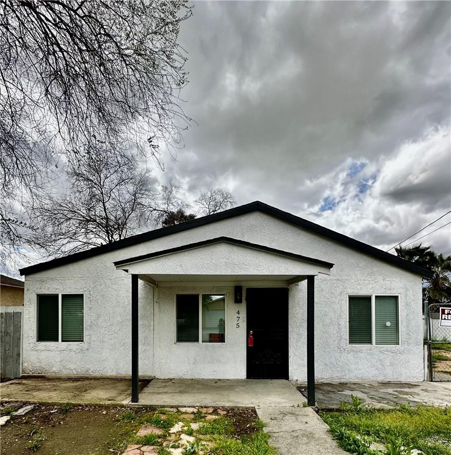 475 Transit Ave, Riverside, CA 92507 - view of front of home featuring stucco siding and a porch
