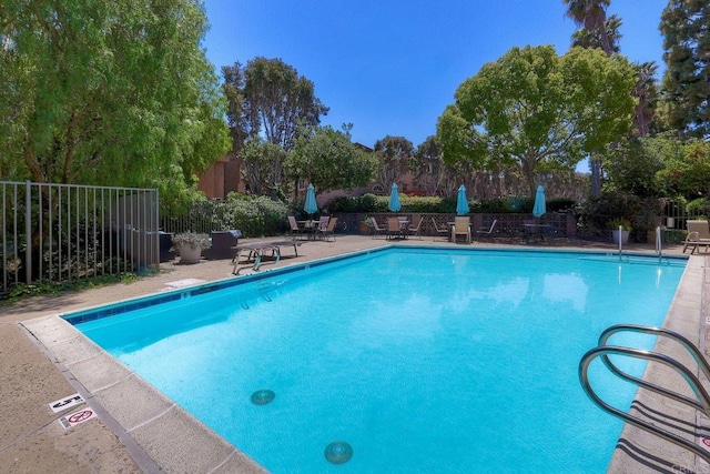 2564 Navarra Dr Unit 115, Carlsbad, CA 92009 - community pool featuring a patio area