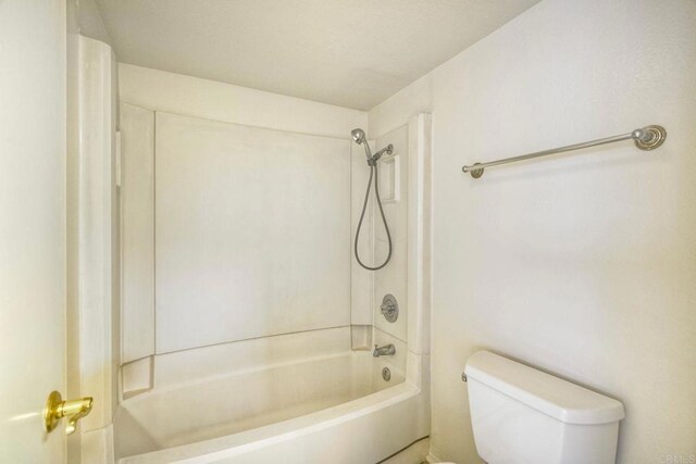 2564 Navarra Dr Unit 115, Carlsbad, CA 92009 - full bathroom featuring toilet and washtub / shower combination