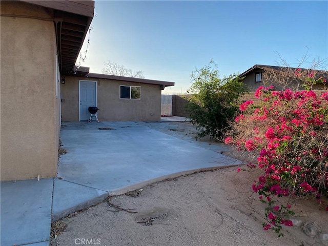 5429 Encelia Dr Unit 29, Palms, CA 92277 - fenced backyard with a patio area
