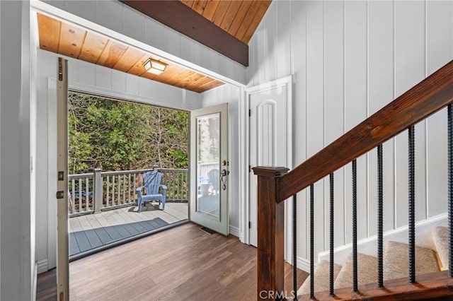 635 Grass Valley Rd, Lake Arrowhead, CA 92352 - foyer entrance featuring wood finished floors and lofted ceiling