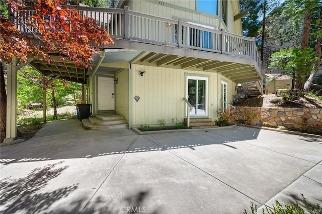 635 Grass Valley Rd, Lake Arrowhead, CA 92352 - back of house with entry steps