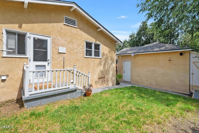 1675 N El Molino Ave, Pasadena, CA 91104 - rear view of property featuring stucco siding and a lawn