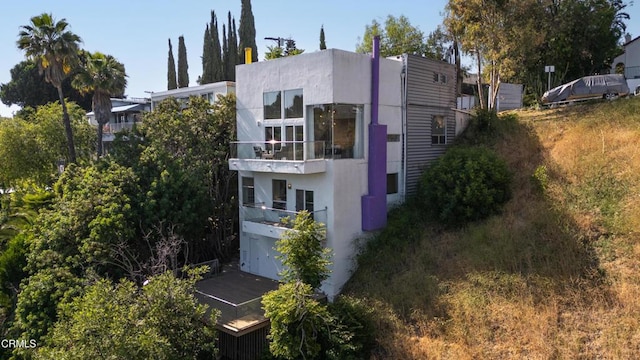 1196 Montecito Dr, Los Angeles, CA 90031 - view of side of property with stucco siding