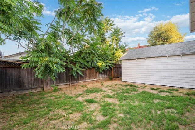 325 N 3rd Ave, Oakdale, CA 95361 - view of yard