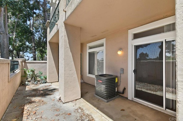 7254 Shoreline Dr Unit 131, San Diego, CA 92122 - view of patio with cooling unit
