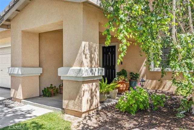 32295 Via Arias, Temecula, CA 92592 - property entrance with stucco siding