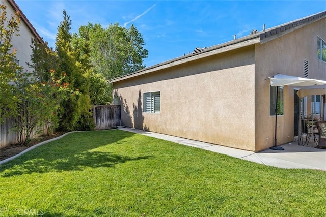 32295 Via Arias, Temecula, CA 92592 - view of yard with a patio area