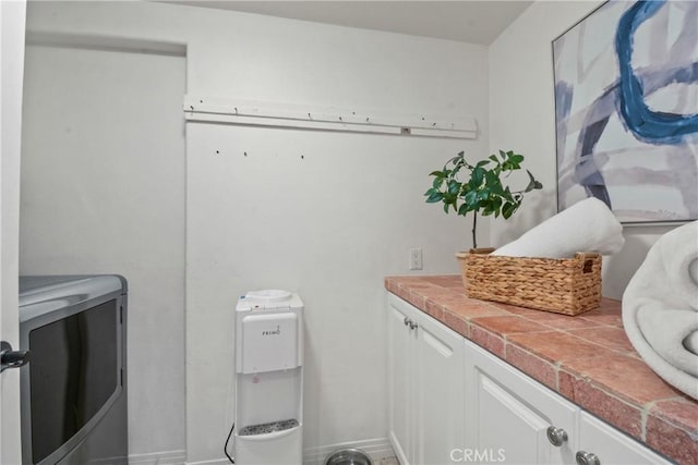 112 Del Cabo, San Clemente, CA 92673 - laundry room featuring baseboards and cabinet space