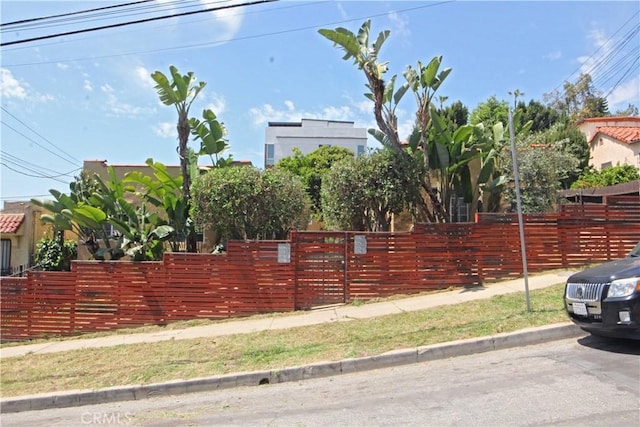 1325 Douglas St, Los Angeles, CA 90026 - view of front facade featuring a fenced front yard