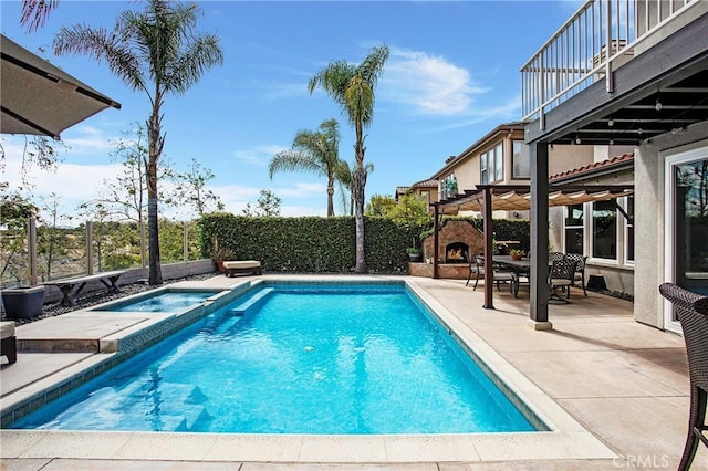 4 Sunswept Mesa, Aliso Viejo, CA 92656 - view of pool featuring an in-ground hot tub, a patio area, and a fenced backyard