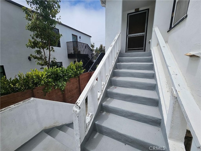 549 San Juan Ave, Venice, CA 90291 - view of staircase