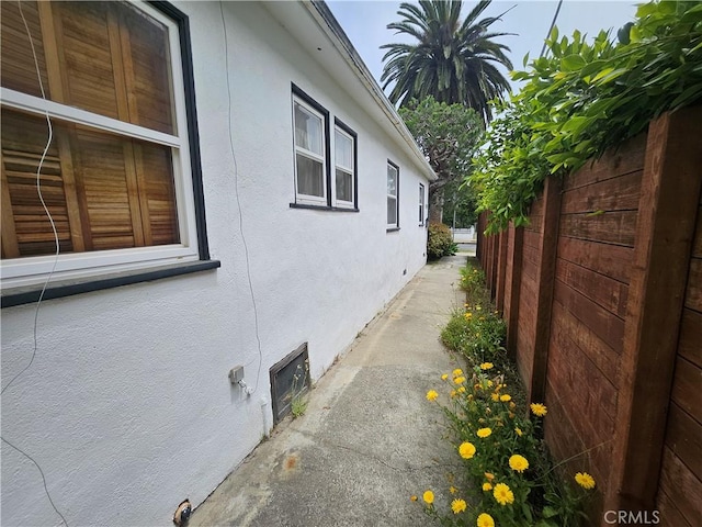 549 San Juan Ave, Venice, CA 90291 - view of side of property with stucco siding