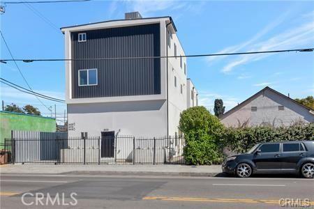 8418 S Main St, Los Angeles, CA 90003 - view of home's exterior