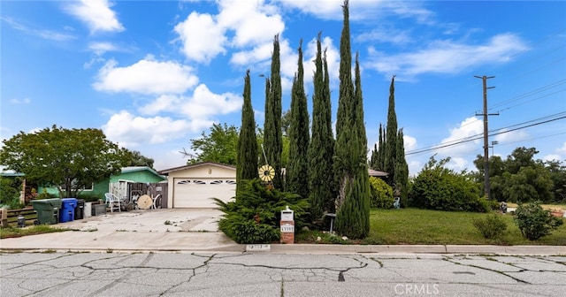 13397 Robin Ct, Yucaipa, CA 92399 - view of property hidden behind natural elements featuring concrete driveway and a detached garage