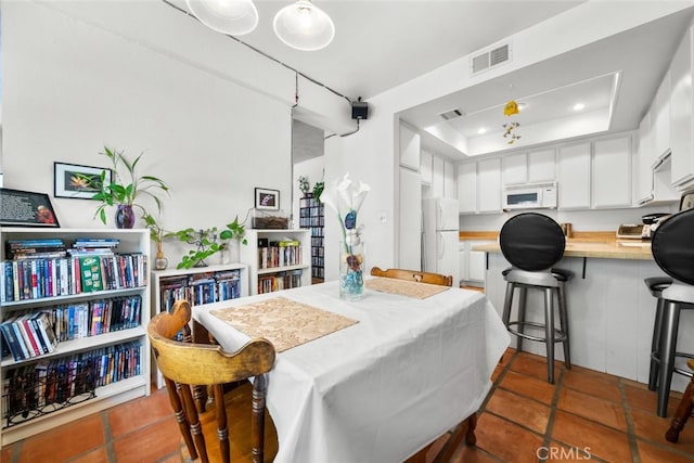 10831 Roycroft St Unit 8, Sun Valley, CA 91352 - tiled dining area featuring a raised ceiling