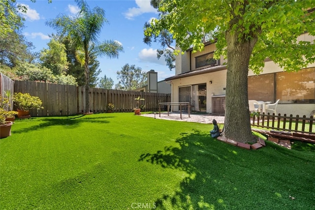 10831 Roycroft St Unit 8, Sun Valley, CA 91352 - view of yard featuring a patio