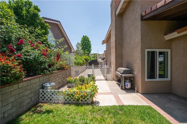 22447 Poplar St, Saugus, CA 91390 - view of yard featuring a patio area