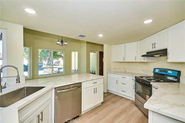 13855 Calada Dr, Moreno Valley, CA 92553 - kitchen with stainless steel appliances, under cabinet range hood, a sink, a chandelier, and white cabinets