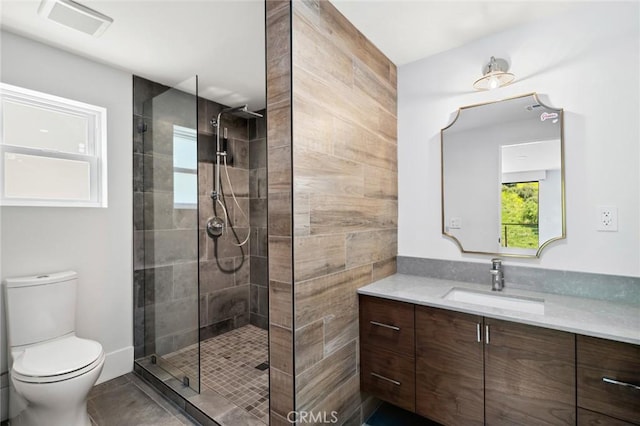 1435 Cerritos Dr, Laguna Beach, CA 92651 - full bath featuring vanity, toilet, a tile shower, and tile patterned flooring