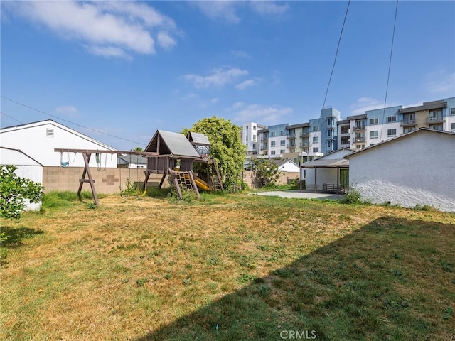 5512 W 117th St, Hawthorne, CA 90304 - view of yard with a playground