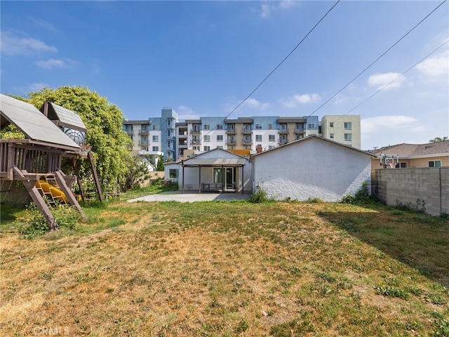 5512 W 117th St, Hawthorne, CA 90304 - back of house with a patio