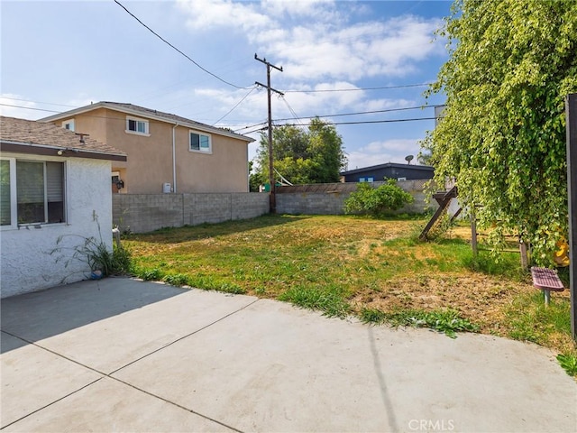 5512 W 117th St, Hawthorne, CA 90304 - view of yard with a patio area