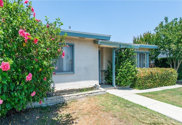 16751 Ludlow St, Granada Hills, CA 91344 - view of front of property with stucco siding and a front yard