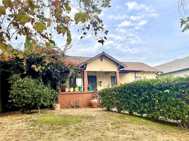 611615 E Acacia Ave, Glendale, CA 91205 - view of front of house featuring stucco siding and a front lawn