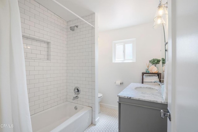 244 Cahuenga Dr, Oxnard, CA 93035 - full bath featuring vanity, toilet, shower / bathtub combination with curtain, baseboards, and tile patterned floors