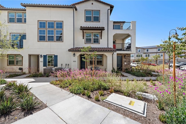 466 Besalu, Mission Viejo, CA 92692 - view of front of house with stucco siding, a tiled roof, and cooling unit