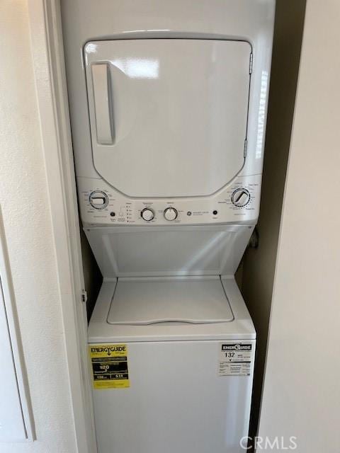 24420 Flaxwood Ln Unit 204, Newhall, CA 91321 - laundry room featuring stacked washer and clothes dryer